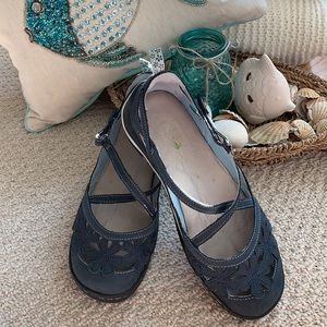 Jambu 8.5 Blue Suede Shoes Blossom Encore